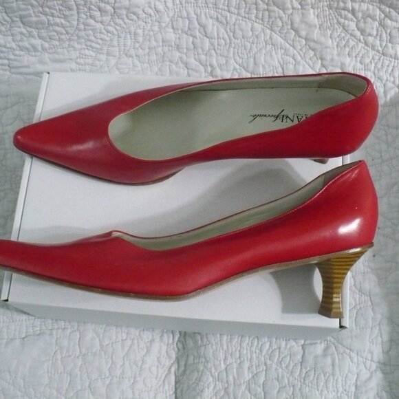 Stylish Red Heels by Unknown Brand - Picture 4 of 8